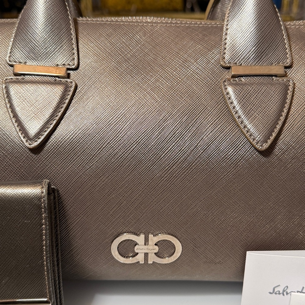 Salvatore Ferragamo SET: Metallic Platinum Gray Satchel & Wallet Silver Gancini - Picture 2 of 13
